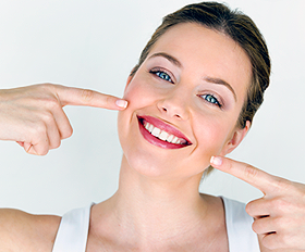 Como o clareamento dental pode aumentar sua autoestima